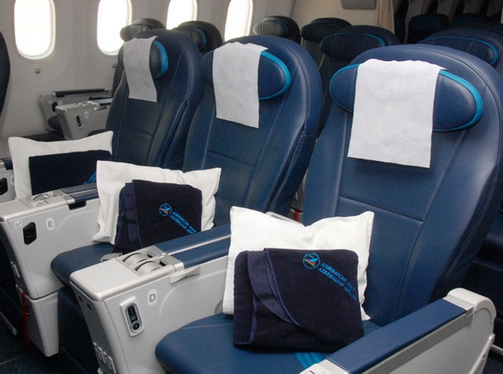 Самолетами AZAL отныне можно летать с особым комфортом