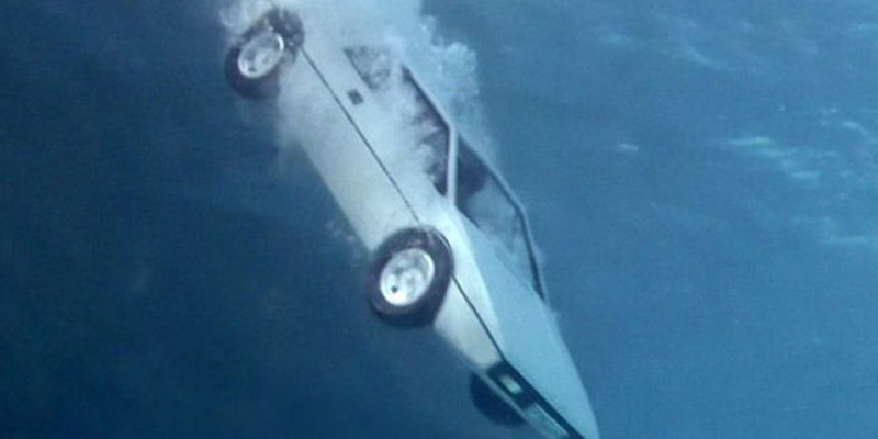 Основатель компании Tesla Motors купил субмарину Бонда - ФОТО