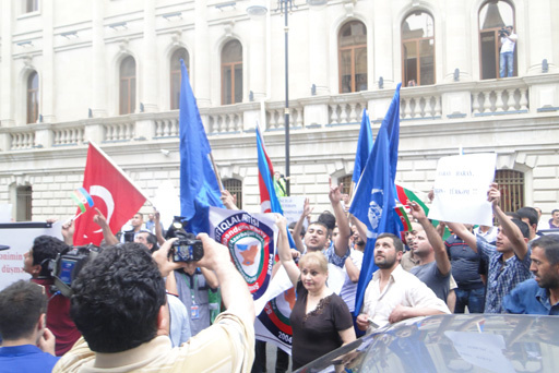 Перед посольством Ирана в Баку прошла акция протеста - ФОТО