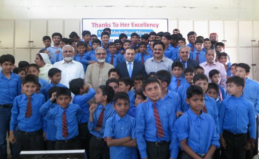 В детском доме-школе в пакистанском городе Лахор состоялась гуманитарная акция при поддержке Первой леди Азербайджана Мехрибан Алиевой - ФОТО