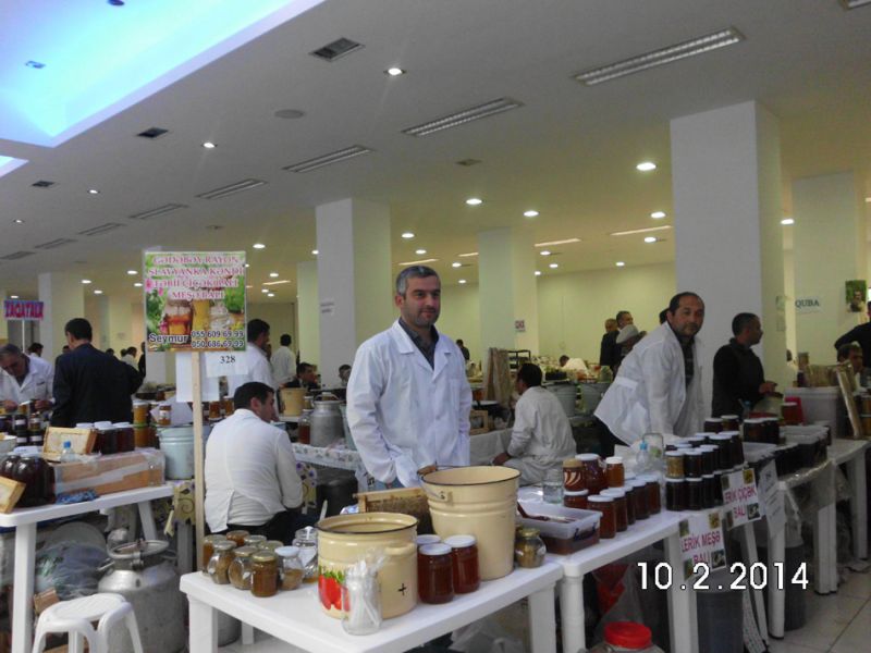 Bakıda keçirilən yarmarkada saxta bal? - FOTO
