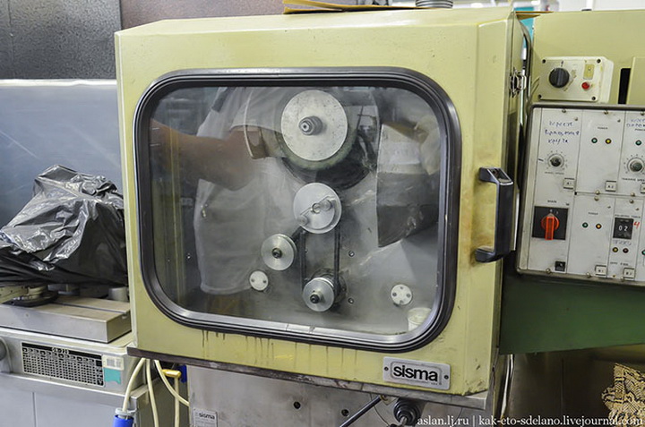 Как делают медали для чемпионов - ФОТОСЕССИЯ