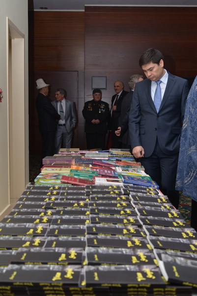 Aktauda Ulu Öndər Heydər Əliyevə həsr olunmuş şeirlər kitabı təqdim olunub – FOTO