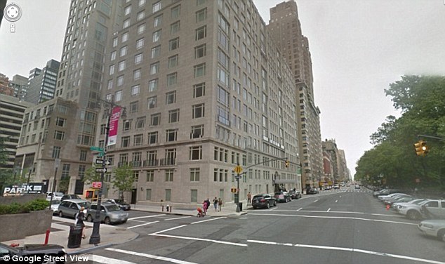 Жена миллиардера судится с мужем за дорогие особняки - ФОТО