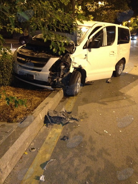 В Баку столкнулись Hyundai и Chevrolet - ФОТО