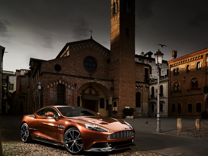 В США дебютирует Aston Martin Vanquish - ФОТО