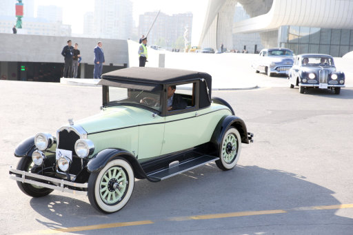 В Баку состоялся пробег классических автомобилей, посвященный 91-й годовщине со дня рождения общенационального лидера Гейдара Алиева - ФОТО