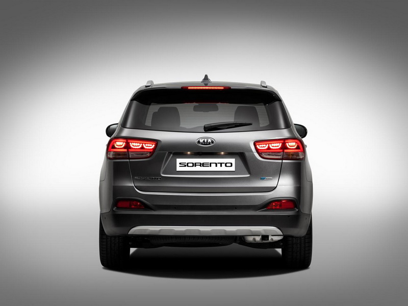 Третье поколение Kia Sorento показали европейцам - ФОТО