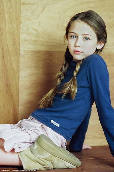 Из ангелочка в развратного демона: детские снимки Майли Сайрус - ФОТО