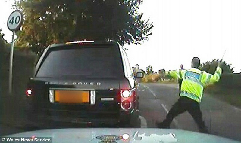 Полицейский, ставший Интернет-мемом, получил 440 000 фунтов стерлингов – ФОТО – ВИДЕО