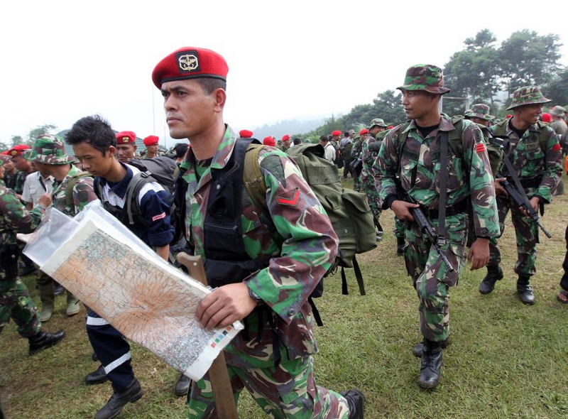 Первые кадры с места крушения российского самолета Superjet-100 - ОБНОВЛЕНО - ФОТО - ВИДЕО