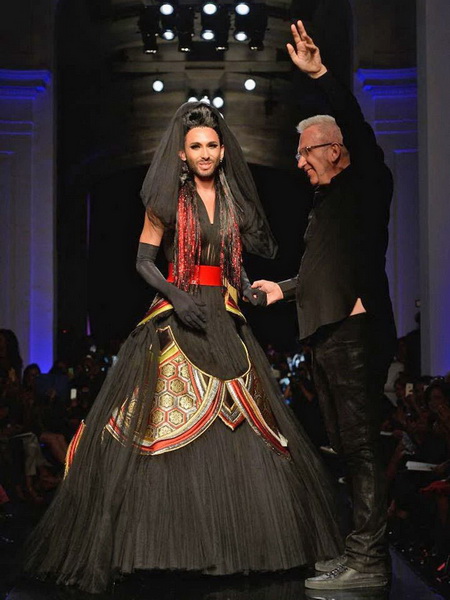 Кончита Вурст стала звездой показа Jean Paul Gaultier - ФОТО