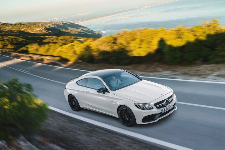 Представлено "горячее" купе Mercedes-Benz C-класса - ФОТОСЕССИЯ