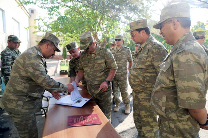 Министр обороны призвал быть готовыми к боям - ФОТО