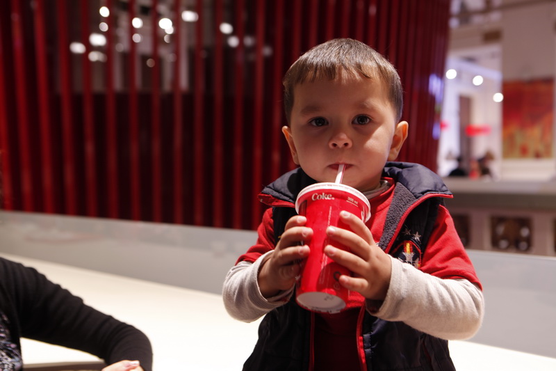 В Баку открылся самый большой в мире ресторан KFC - ФОТО