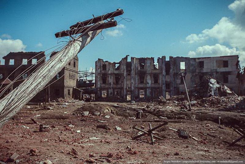 Декорации кварталов разрушенного Сталинграда - ФОТОСЕССИЯ