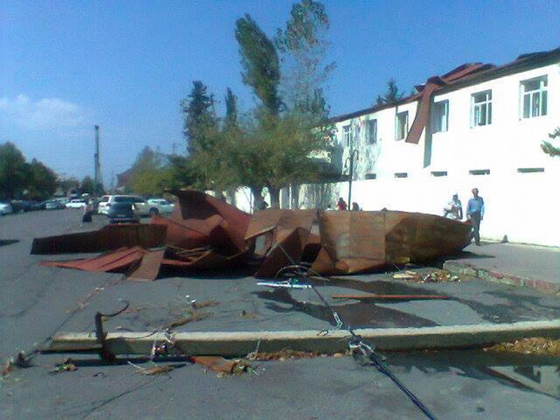 Külək iki rayonu viran elədi - YENİLƏNİB - FOTO