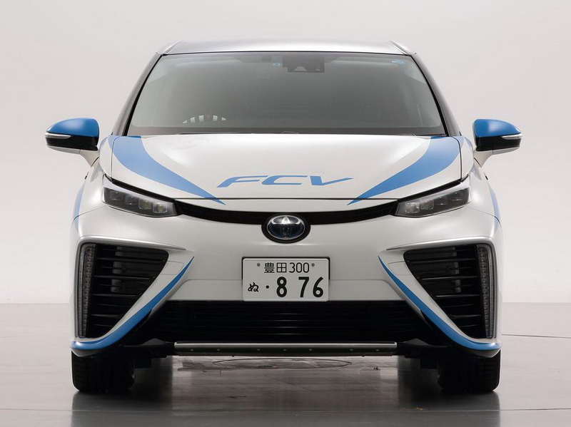 Toyota превратит водородный седан в болид для ралли - ФОТО