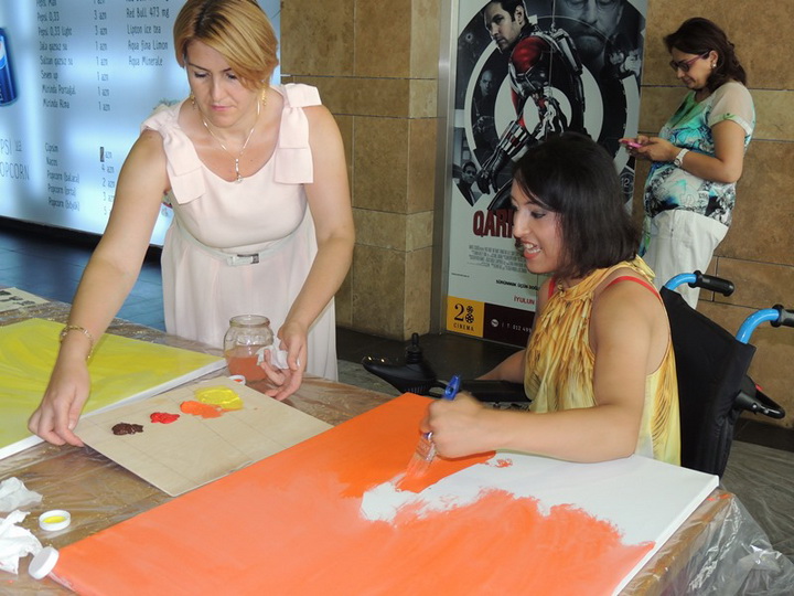 “Art Scarves by MenzerHajiyeva”, художница Нармина Велиева, 28 Cinema и Day.Az устроили для подростков с ограниченными возможностями мастер-класс - ФОТО - ВИДЕО