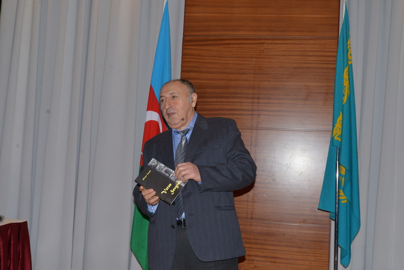 Aktauda Ulu Öndər Heydər Əliyevə həsr olunmuş şeirlər kitabı təqdim olunub – FOTO