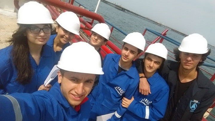 Студенты БВШН проходят практику на "Нефтяных камнях" - ФОТО