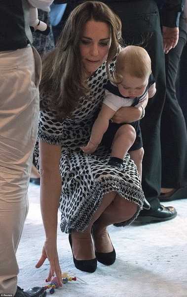 Маленький принц Джордж покорил всех в Новой Зеландии - ФОТО