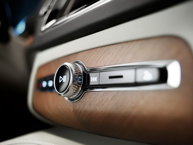 Volvo рассекретила интерьер своей совершенно новой модели - ФОТО