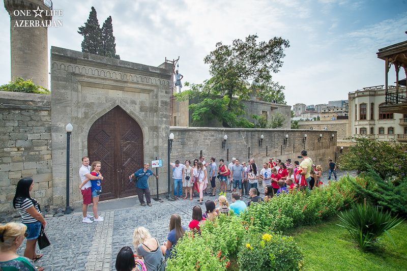 Участники "ONE LIFE" совершили увлекательный тур по Баку и Лахыджу - ФОТО