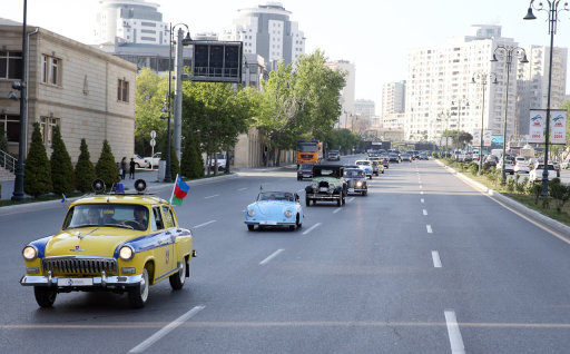 В Баку состоялся пробег классических автомобилей, посвященный 91-й годовщине со дня рождения общенационального лидера Гейдара Алиева - ФОТО