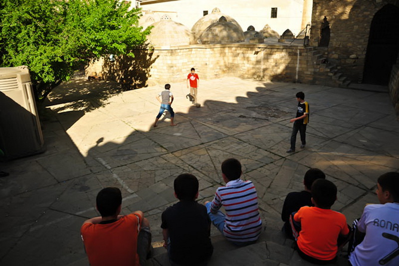 Прогулка российского блогера по Баку - ФОТО