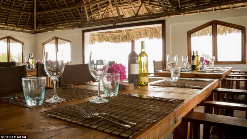 Ужин посреди моря: один из самых экзотических ресторанов - ФОТО