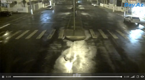 Автомобиль на большой скорости врезался в аптеку - ВИДЕО