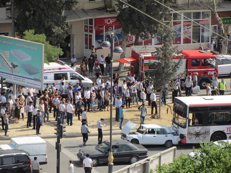 В Баку столкнулись автобусы: есть пострадавшие - ОБНОВЛЕНО - ФОТО