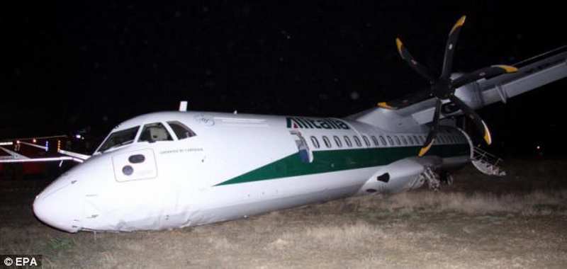 Alitalia закрасила свой логотип на разбившемся в Риме самолете – ФОТО