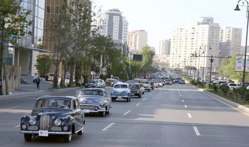 В Баку состоялся пробег классических автомобилей, посвященный 91-й годовщине со дня рождения общенационального лидера Гейдара Алиева - ФОТО