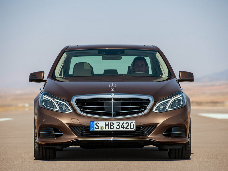 Обновленный Mercedes E-class появится в продаже весной 2013 года - ФОТО