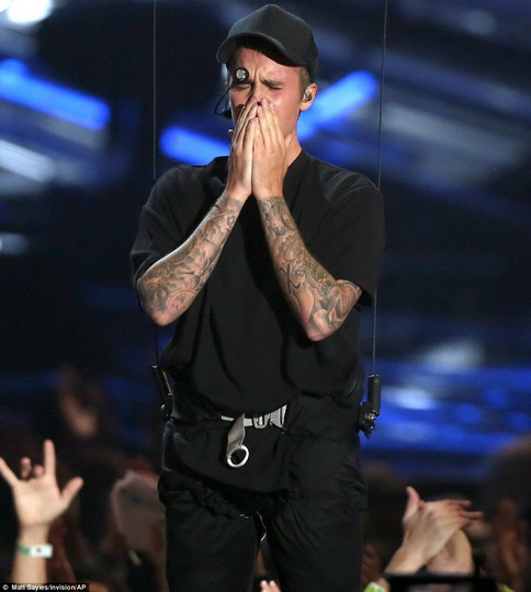 Тейлор Свифт и Никки Минаж устроили грандиозное открытие MTV VMA - ФОТО