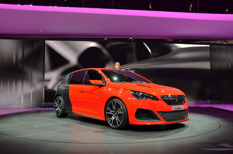 "Заряженный" Peugeot 308R может стать серийным - ФОТО