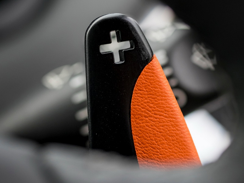 Aston Martin начал устанавливать 8-ступенчатый "автомат" - ФОТОСЕССИЯ