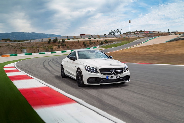 Представлено "горячее" купе Mercedes-Benz C-класса - ФОТОСЕССИЯ