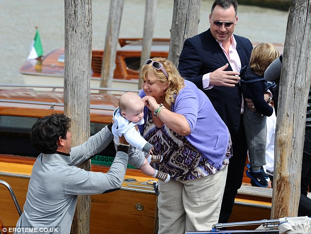 Элтон Джон провел незабываемый отдых с семьей - ФОТО