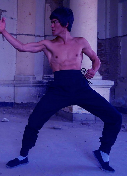 Афганский Брюс Ли стал звездой Интернета - ФОТО - ВИДЕО