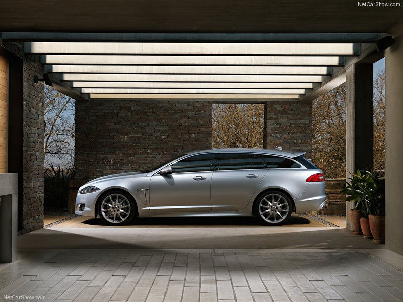 Jaguar официально представила универсал на базе модели XF - ФОТОСЕССИЯ