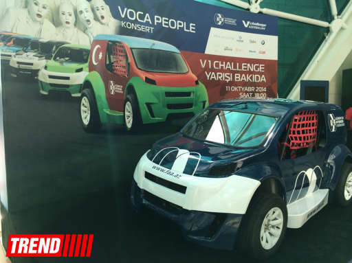 Автомобиль-участник соревнований "V1 Challenge Azerbaijan" выставлен в бакинском торговом центре - ФОТО