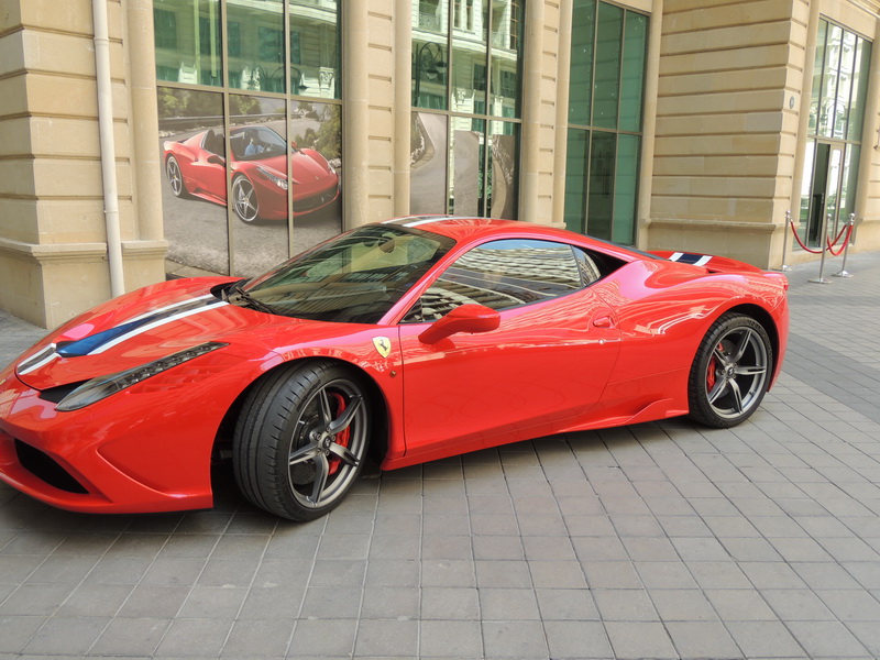 В Баку открылся первый автосалон и бутик Ferrari - ФОТО