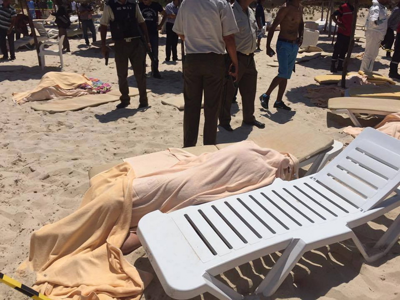 Террористы расстреляли десятки туристов в отеле Туниса - ОБНОВЛЕНО - ФОТО - ВИДЕО