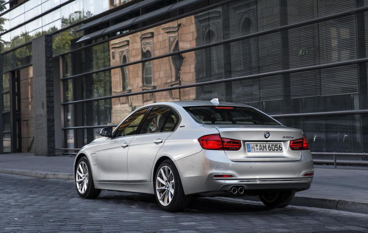 BMW превратила "тройку" в гибрид - ФОТО