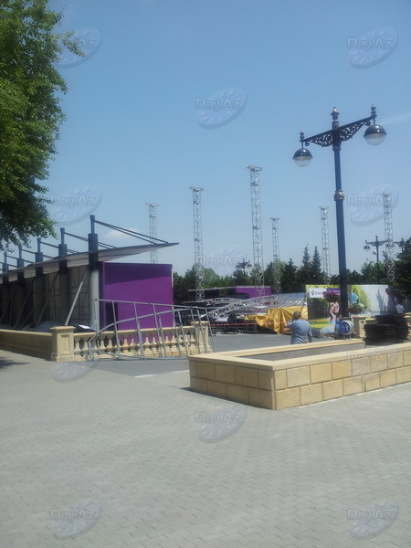 На Бакинском бульваре открылся EuroVillage - ОБНОВЛЕНО - ФОТО
