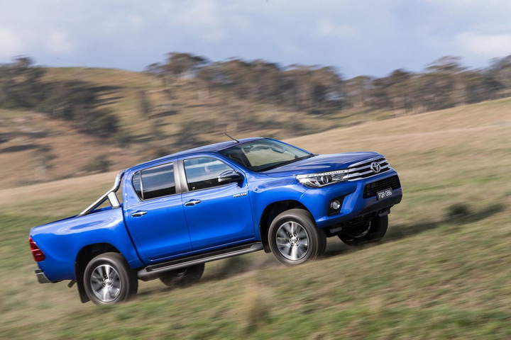Toyota представила новое поколение "неубиваемого" пикапа - ФОТО