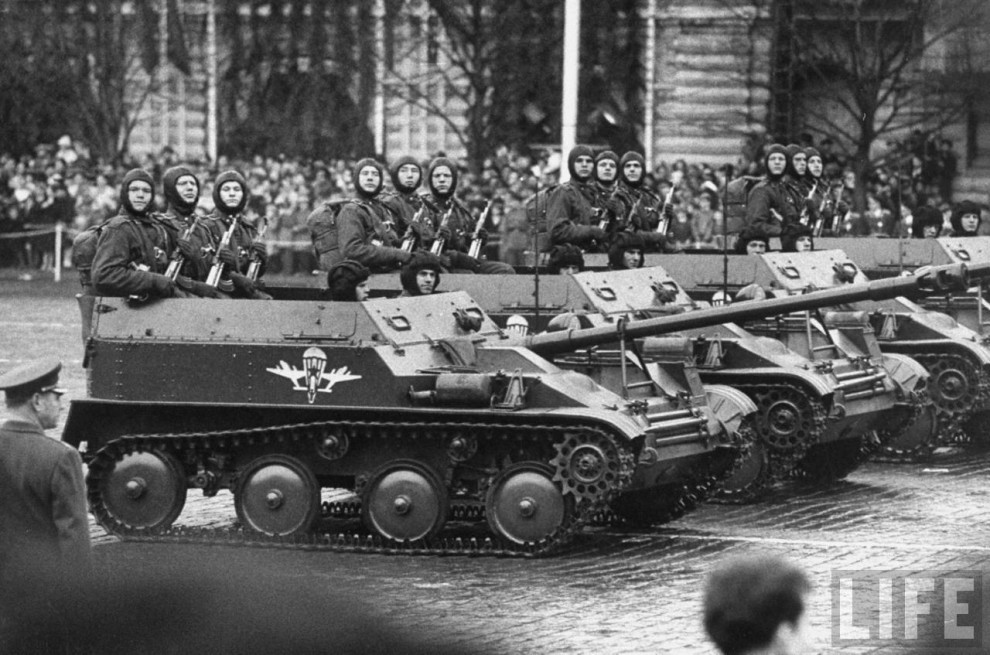 Майские празднования в Москве в 1958 году - ФОТОСЕССИЯ